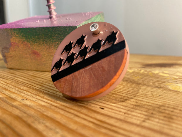 Pata de gallo con madera arbol rosa