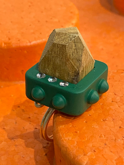 Anillo color verde de palosanto