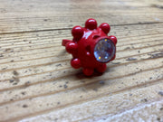 Flor roja con circonita de 10 mm